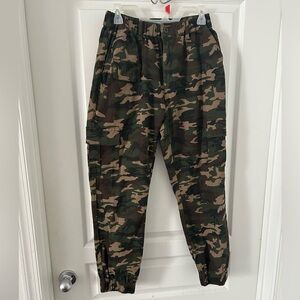 Women’s Camouflage Cargo Pants